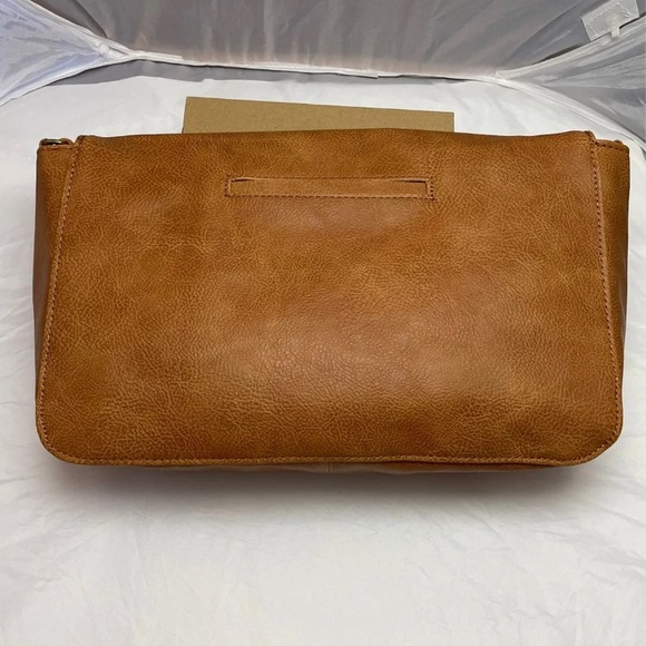 Embroidered Heart Crossybody Purse | Thirty-one | NWOT - Picture 3 of 5